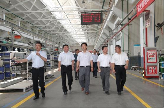 领导一行参观福田汽车制造工厂 实地了解福田新能源产品诞生过程
